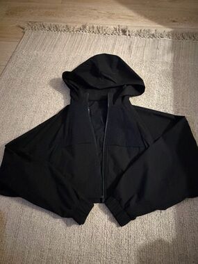 Alo Crop Wind Breaker